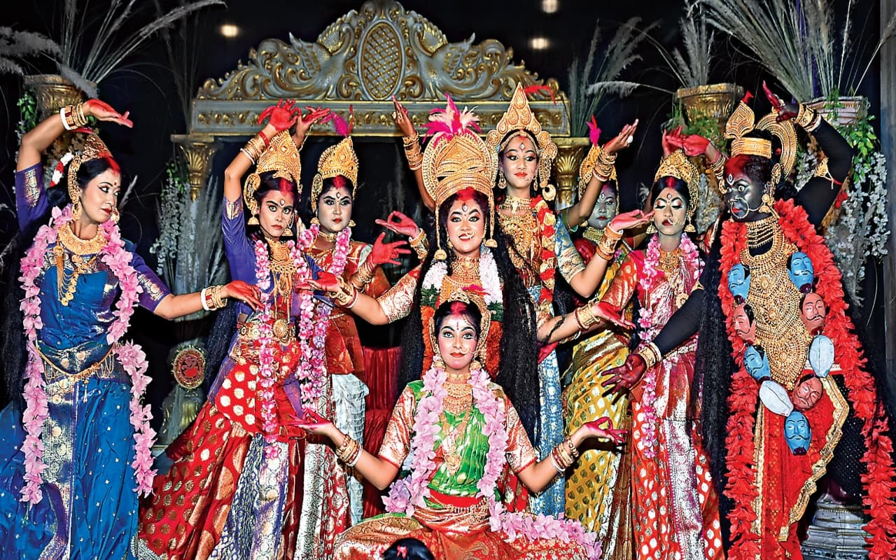 Shardiya Navratri 2023: कलश स्थापना के साथ दुर्गा पूजा शुरू, जानें किस दिन कौन सी देवी की होगी पूजा Shardiya Navratri 2023: कलश स्थापना के साथ दुर्गा पूजा शुरू, जानें किस दिन कौन सी देवी की होगी पूजा