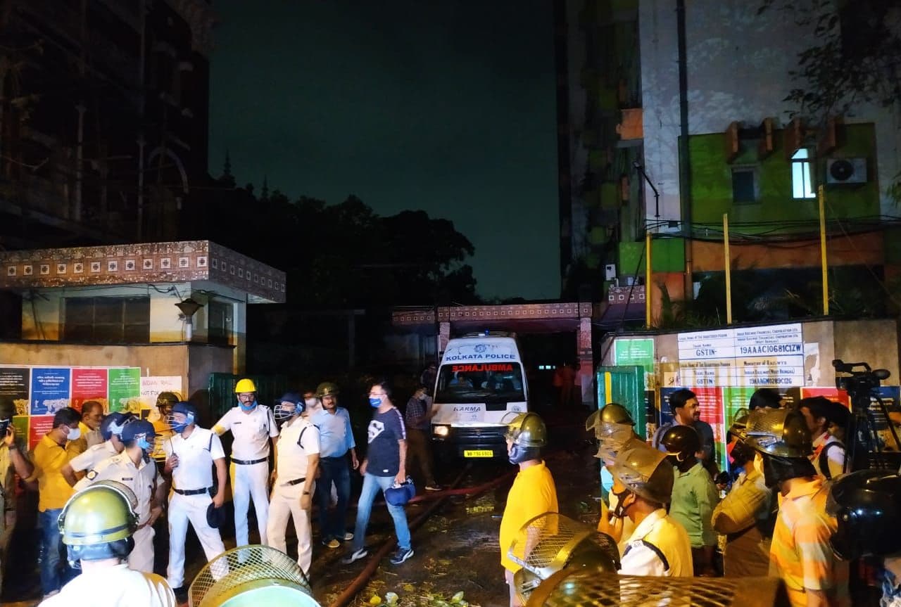 Kolkata Fire : Eastern Railway मुख्यालय में लगी आग से अब तक 9 की मौत, सीएम ममता ने किया मुआवजे का एलान Kolkata Fire : Eastern Railway मुख्यालय में लगी आग से अब तक 9 की मौत, सीएम ममता ने किया मुआवजे का एलान