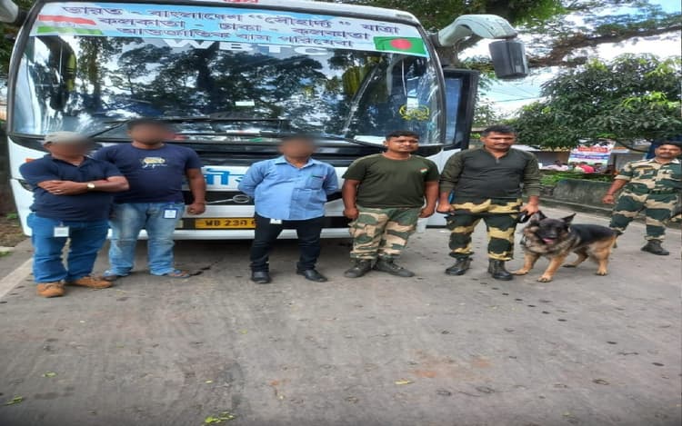 West Bengal : बीएसएफ ने आईसीपी पेट्रापोल पर यात्री बस से 7 लाख बांग्लादेशी मुद्रा जब्त की