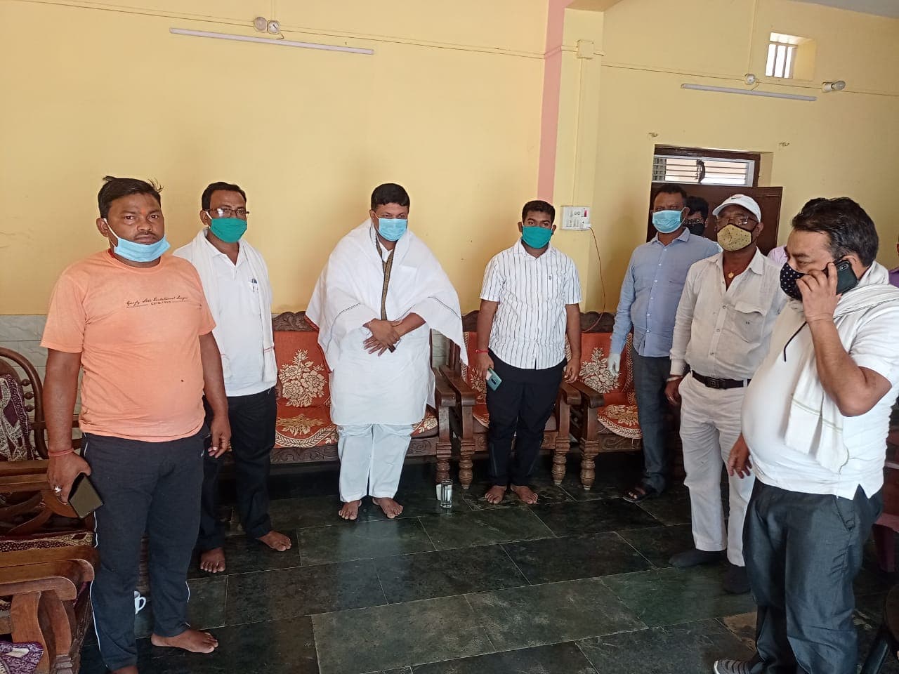 झारखंड के शिक्षा मंत्री जगरनाथ महतो के भाई वासुदेव महतो का हुआ अंतिम संस्कार, परिजनों से मिलने पहुंचे कृषि मंत्री बादल पत्रलेख ने बंधाया ढाढ़स