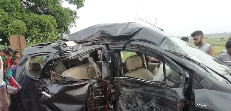 तारापीठ से पूजा कर लौट रहे झारखंड के तीर्थयात्रियों की गाड़ियां हुईं अनियंत्रित, दो लोगों की मौत, पांच घायल