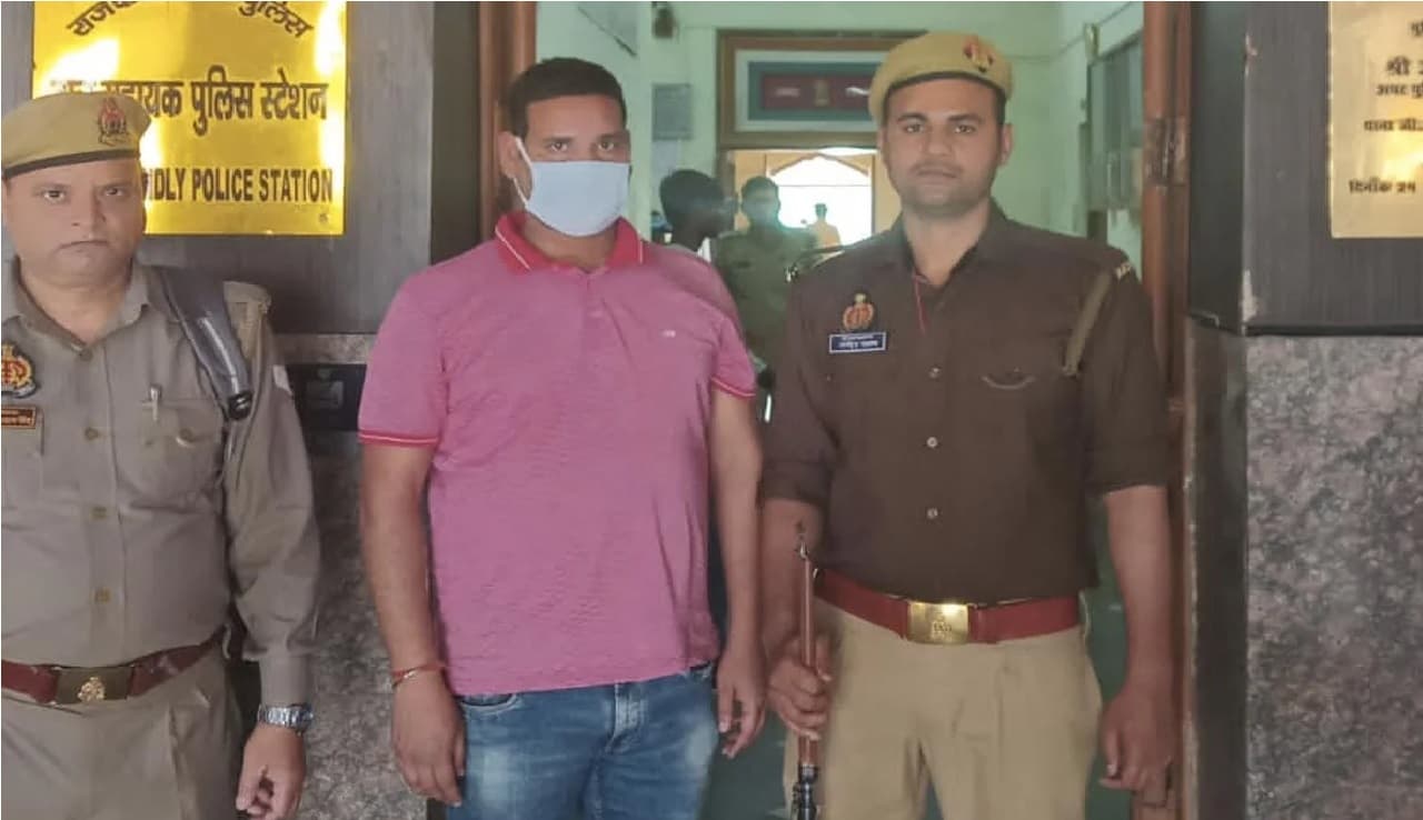 बेगूसराय के रहने वाले TTE ने ट्रेन में महिला पर किया पेशाब, आरोपित को रेलवे ने नौकरी से निकाला बेगूसराय के रहने वाले TTE ने ट्रेन में महिला पर किया पेशाब, आरोपित को रेलवे ने नौकरी से निकाला