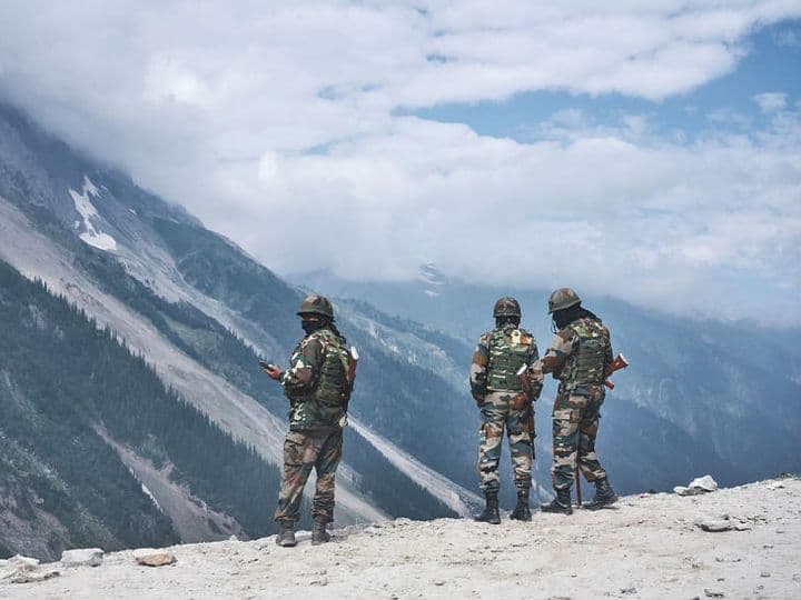 India-China Border Dispute: सीमा विवाद के बीच भारतीय सेना ने LAC की 6 चोटियों पर किया कब्जा,चीन पर सीधी नजर