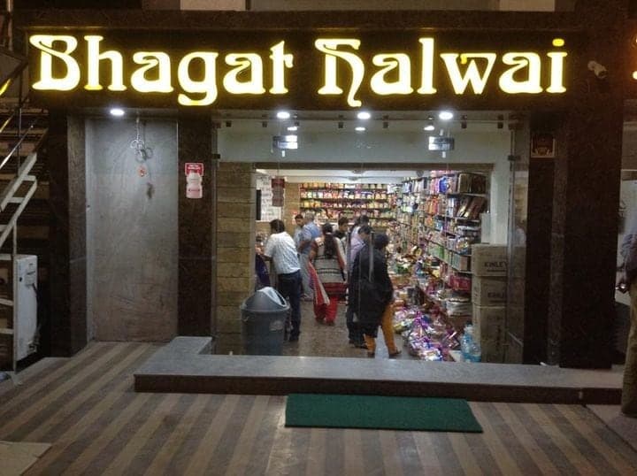 UP News : आगरा के फेमस मिठाई विक्रेता भगत हलवाई से मांगी 50000 की चौथ, मुकदमा दर्ज