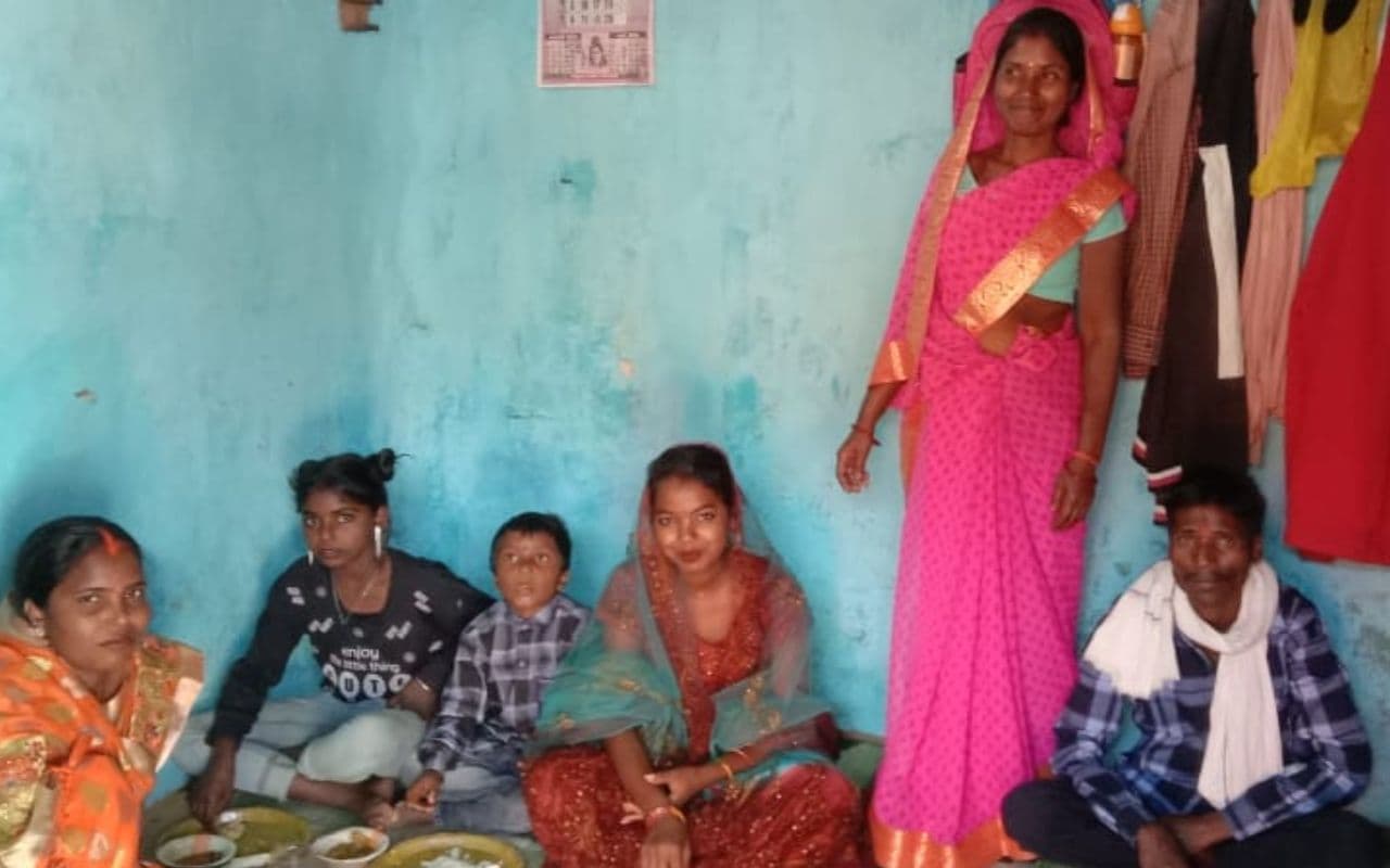 Jharkhand News: अनोखी है दक्षिणी छोटानागपुर क्षेत्र की भाई भीख परंपरा, तीन साल में एक बार आता है मौका Jharkhand News: अनोखी है दक्षिणी छोटानागपुर क्षेत्र की भाई भीख परंपरा, तीन साल में एक बार आता है मौका