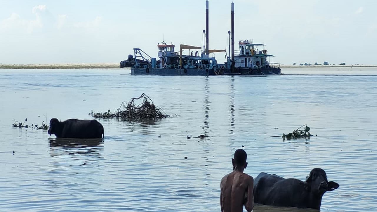 Bihar: भागलपुर की गंगा में जहाज से 50 भैंस व 2 पशुपालक कटकर मरे, 3 दिन बाद भी मुख्यालय को भनक नहीं
