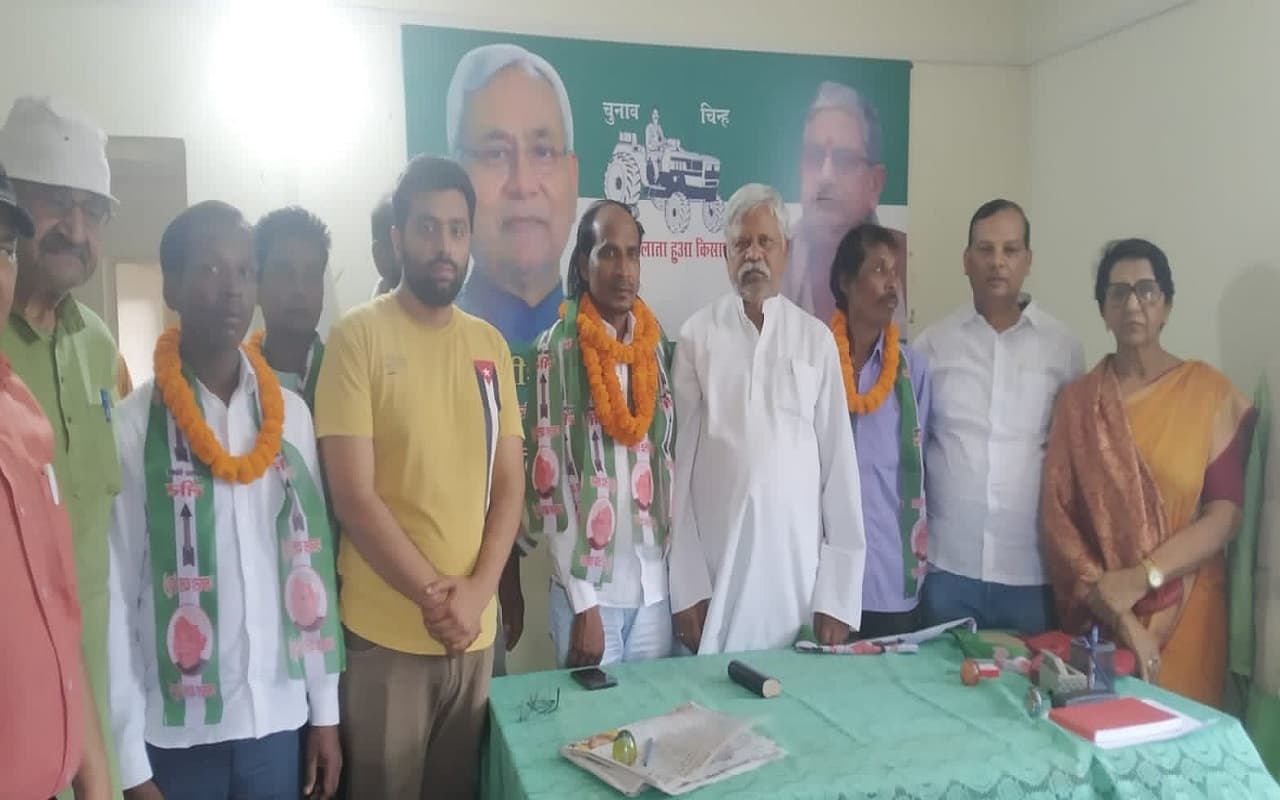 बिगा मिंज ने जदयू में की घर वापसी, पूर्व कांग्रेसी व आदिवासी नेता को प्रदेश अध्यक्ष खीरू महतो ने दिलाई सदस्यता