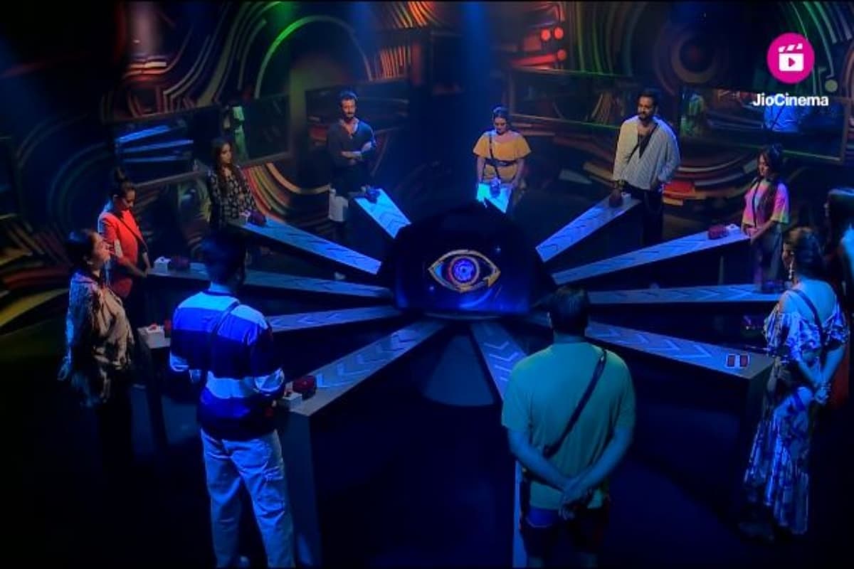 Bigg Boss OTT 2: नॉमिनेशन टास्क में जिया शंकर को आया पैनिक अटैक, इस वजह से फूट-फूटकर रोई मनीषा रानी