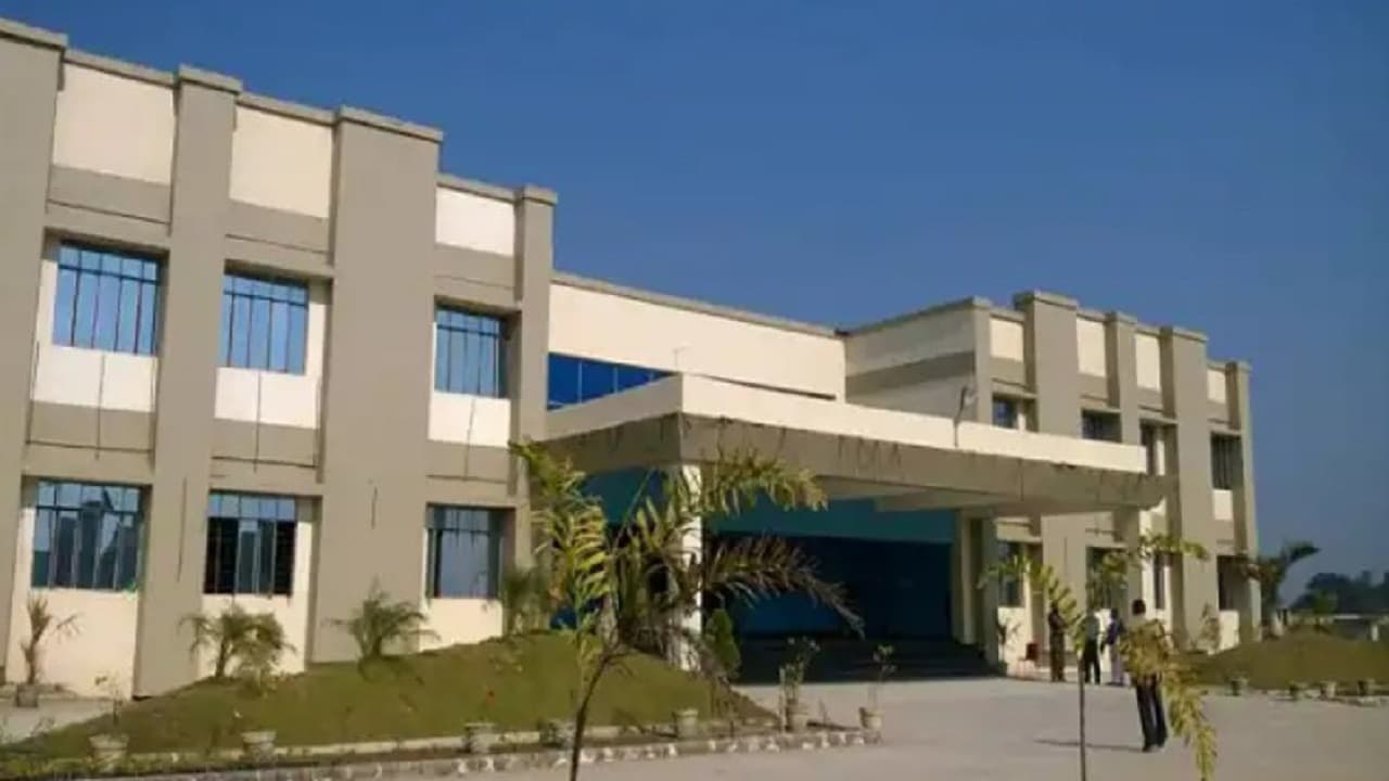 बिहार के सभी इंजीनियरिंग कॉलेजों में लैब व फैकल्टी की बढ़ेंगी सुविधा, बड़ी संख्या होगी नियुक्ति,जानें पूरी बात बिहार के सभी इंजीनियरिंग कॉलेजों में लैब व फैकल्टी की बढ़ेंगी सुविधा, बड़ी संख्या होगी नियुक्ति,जानें पूरी बात