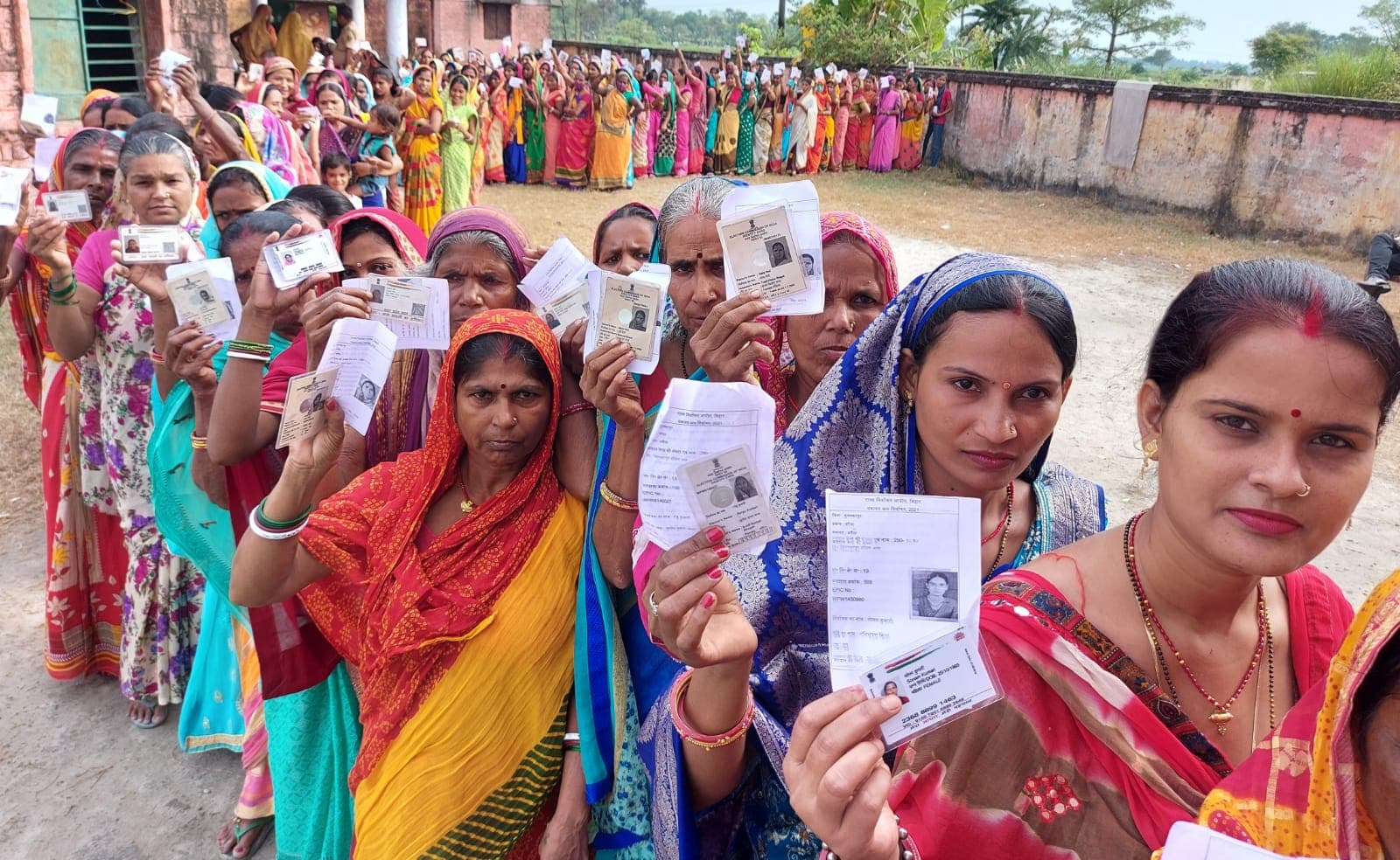 Bihar Panchayat Chunav: 8वें चरण में महिलाएं वोट देने में पुरुषों से आगे, 61.95 फीसदी हुआ मतदान