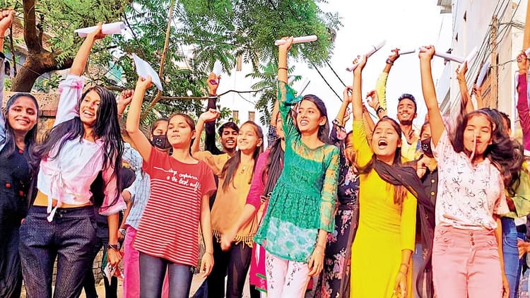 CBSE Class 12th Result: बिहार में सीबीएसई 12वीं बोर्ड का बेहतर रहा रिजल्ट, पटना में पास हुए 85% प्रतिशत बच्चे