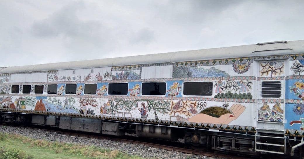 IRCTC News: दिल्ली से दरभंगा आ रही बिहार संपर्क क्रांति का इंजन फेल, साढ़े तीन घंटे लेट पहुंची स्टेशन, हंगामा