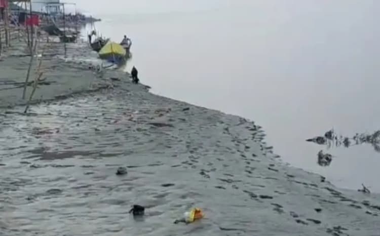 Chhath Puja: वैशाली व पटना के कई गंगा घाटों पर दलदल, जानें किन घाटों पर इस वर्ष अर्घ्य देना हुआ मुश्किल