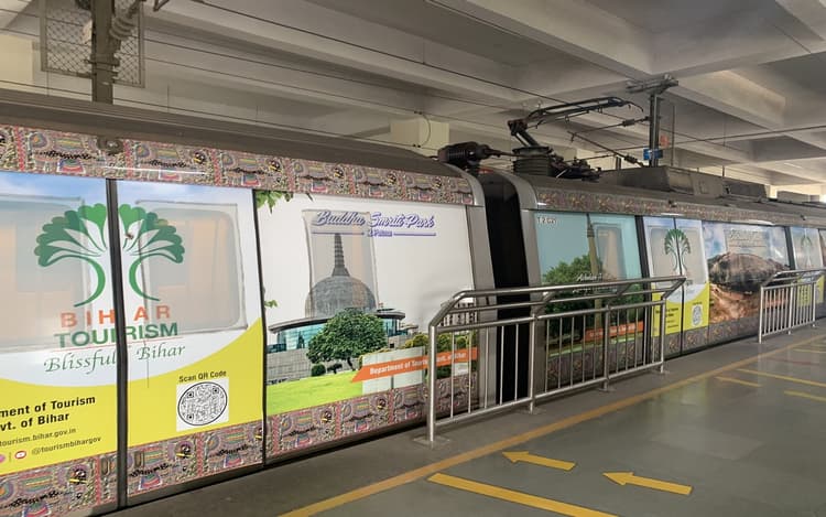 Bihar Tourism : देश के रेलवे स्टेशनों पर दिखने लगी है बिहार के पर्यटन स्थलों क झलक