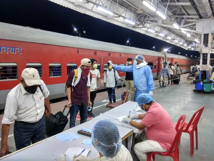 बिहार : दो दिनों में मिले करीब 150 कोरोना मरीज, प्रवासियों से बढ़ा संक्रमण का खतरा