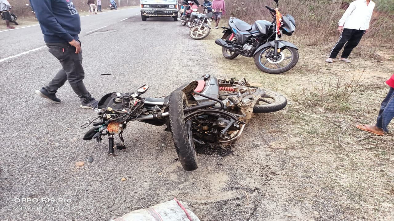 झारखंड: मैट्रिक की परीक्षा देकर घर लौट रहे छात्र की सड़क हादसे में मौत, 1 की हालत गंभीर