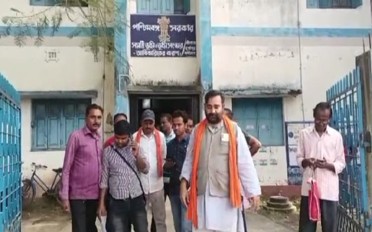 बंगाल के भाजपा नेता का आरोप अजय नदी से अवैध खनन कर तृणमूल द्वारा चल रही बालू की लूट