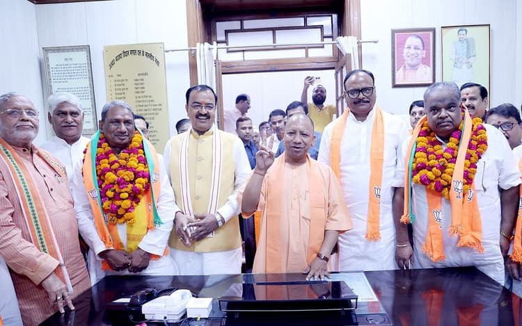 यूपी विधान परिषद उपचुनाव: भाजपा-सपा प्रत्याशियों ने किया नामांकन, सत्तापक्ष संख्याबल और अखिलेश उम्मीद पर कायम