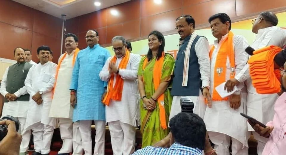 Bihar News: भाजपा ने पूर्व MLA और MLC की कराई घरवापसी, BJP से फिर जुड़े रामेश्वर चौरसिया और मनोज सिंह