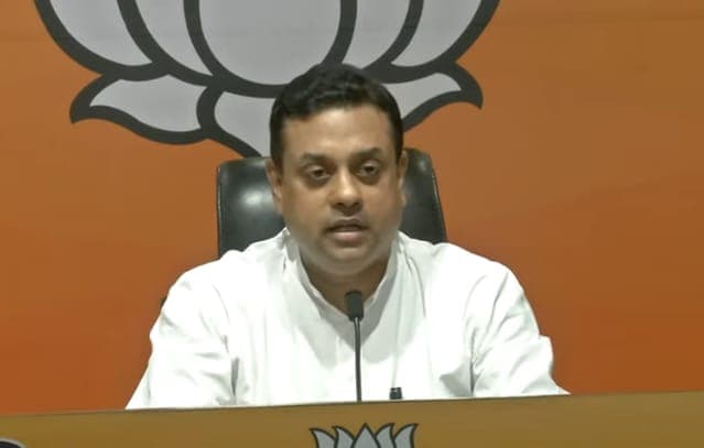 Lalu Yadav चमचमाती सड़कें नहीं, तेज-तेजस्वी को सेटल करना चाहते हैं, बीजेपी नेता सांबित पात्रा का RJD पर वार