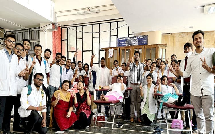 World Blood Donor Day 2023: रक्तदान करने से हिचकते हैं, तो इन 15 प्वाइंट्स से दूर करिए सारे भ्रम