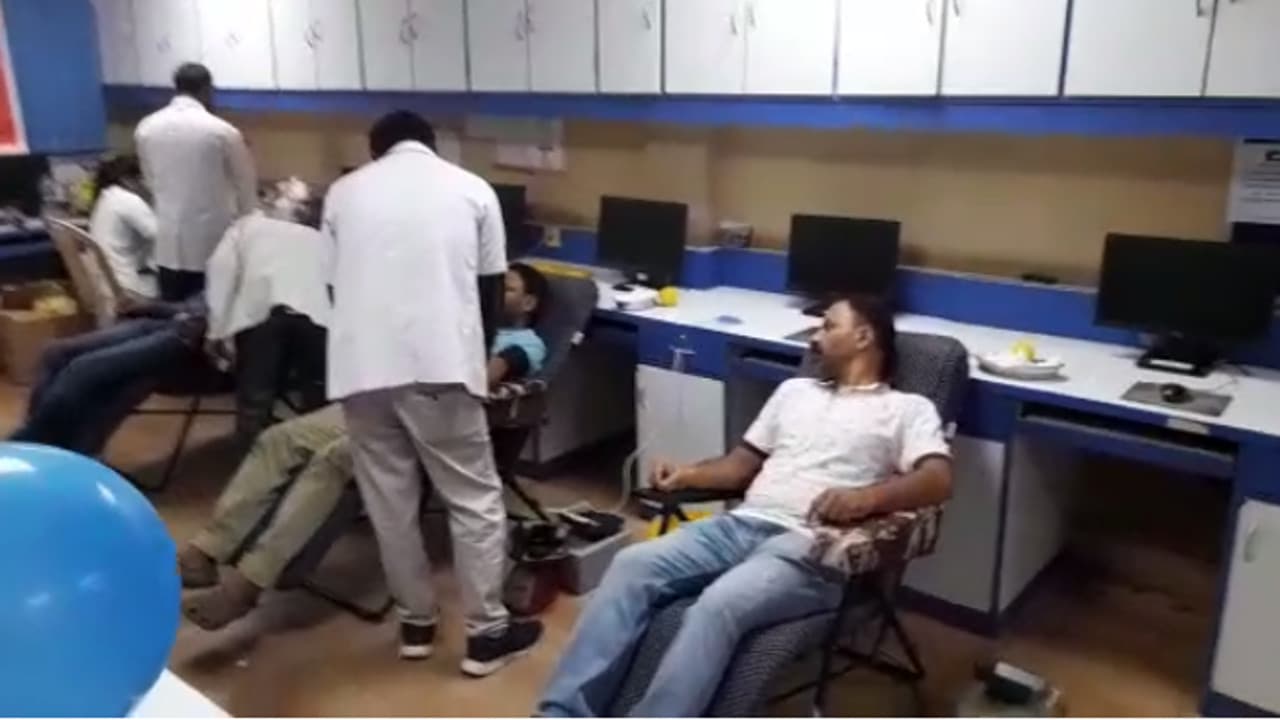 प्रभात खबर धनबाद स्थापना दिवस : रक्तदान शिविर में 44 यूनिट ब्लड हुआ जमा, जरूरतमंदों को मिलेगी मदद