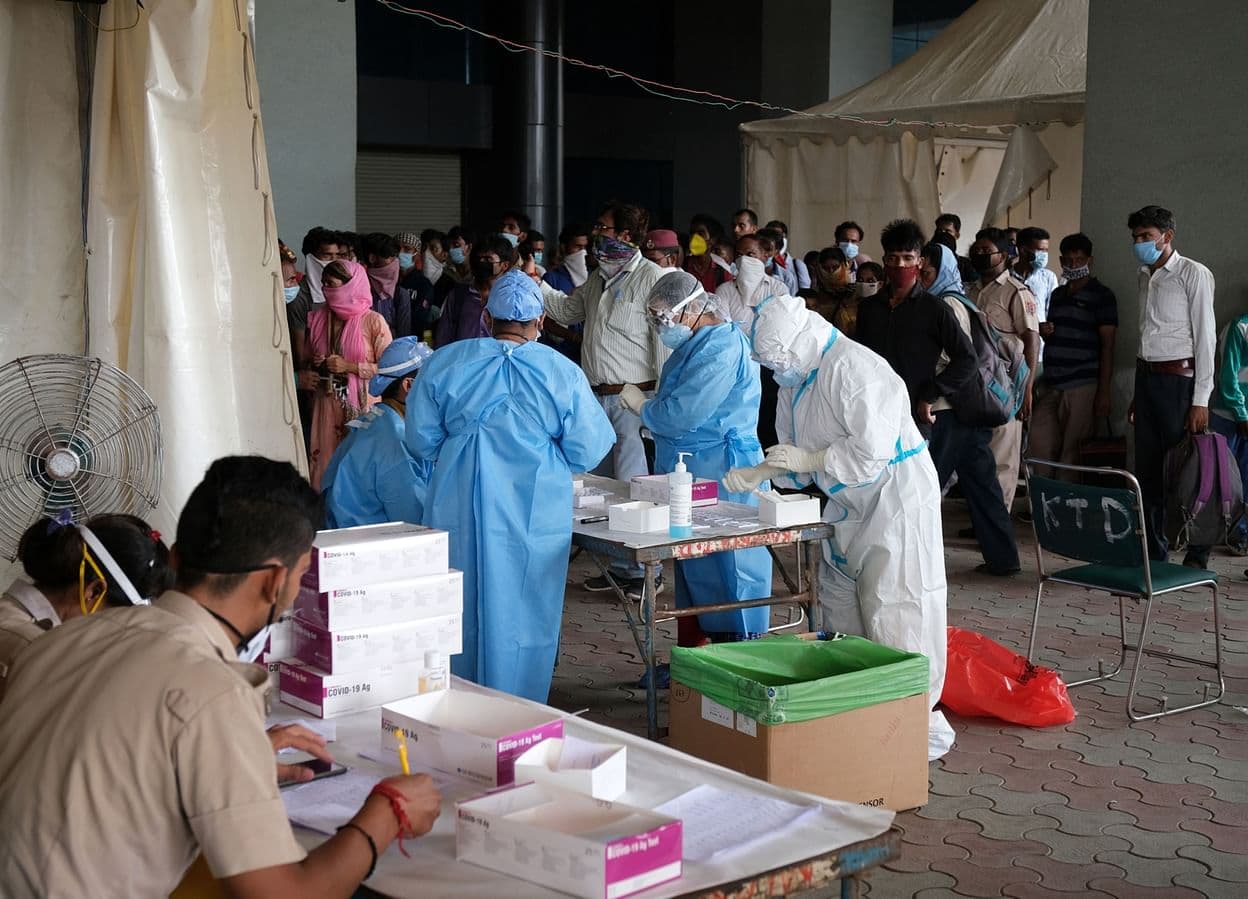 Coronavirus in India: 24 घंटे में मिले 46,254 नये कोरोना संक्रमित, 83,13,877 हुई संक्रमितों की संख्या