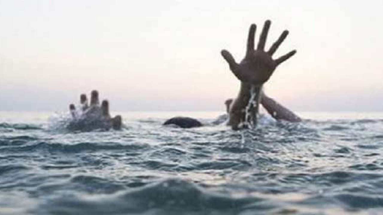 Bihar News: सारण जिले के सोनपुर में नाव हादसा, गंगा नदी में चार लोग लापता, रेस्क्यू ऑपरेशन जारी