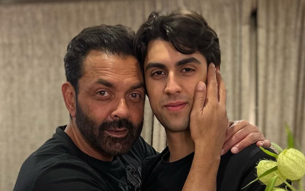 Bobby Deol का कोरोना वॉरियर्स को सलाम, Salman Khan ने वीडियो शेयर कर कहा- चंद रोज की बात है यारों… Bobby Deol का कोरोना वॉरियर्स को सलाम, Salman Khan ने वीडियो शेयर कर कहा- चंद रोज की बात है यारों…