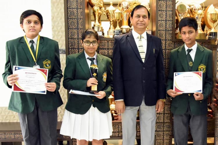 Jharkhand News : राष्ट्रीय क्विज प्रतियोगिता Quizinius-2021 में डीपीएस बोकारो के विद्यार्थियों ने दिखायी प्रतिभा, मिली ये ट्रॉफी