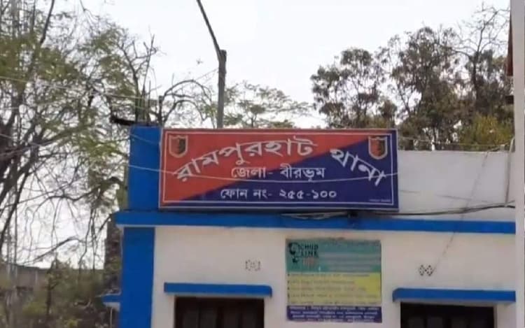 बीरभूम में पुलिस ने छापामारी अभियान चलाकर बम बांधते 5 बदमाशों को किया गिरफ्तार