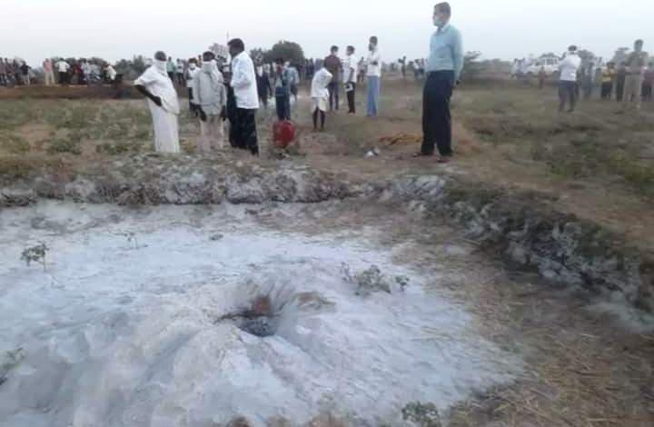 Telangana: 120 फीट गहरे बोरवेल में रात भर सिसकियां भरता रहा मासूम, 17 फीट पर तोड़ा दम Telangana: 120 फीट गहरे बोरवेल में रात भर सिसकियां भरता रहा मासूम, 17 फीट पर तोड़ा दम