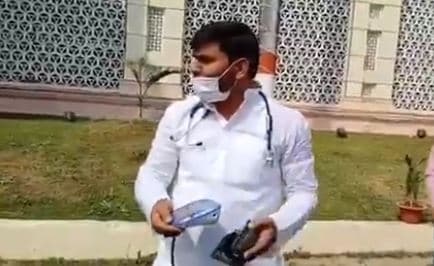 Bihar Politics: आला और बीपी मशीन लेकर विधानसभा पहुंचे Tejashwi Yadav के सिपाही, कहा- सीएम नीतीश का ब्लड प्रेशर जांच करेंगे