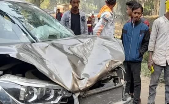 रोहतास में कार और बाइक में भीषण टक्कर, जानवर को बचाने के दौरान हुआ हादसा