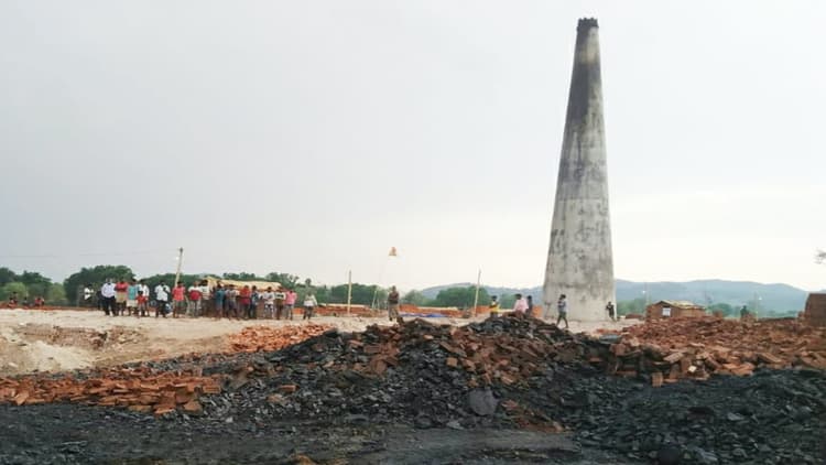 गुमला के ग्रीन जोन में चल रहे अवैध ईंंट भट्ठों को ध्वस्त करने का डीसी का निर्देश, कार्रवाई शुरू