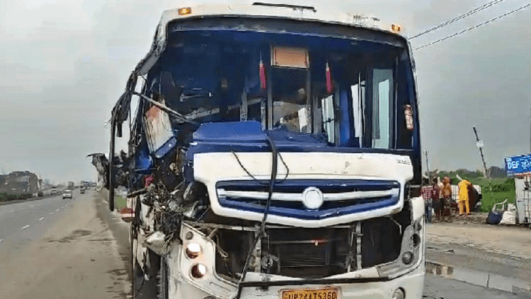 बिहार: पिंडदान कर वाराणसी लौट रहे श्रद्धालुओं से भरी बस हादसे का शिकार, एक महिला की मौत, कई घायल..