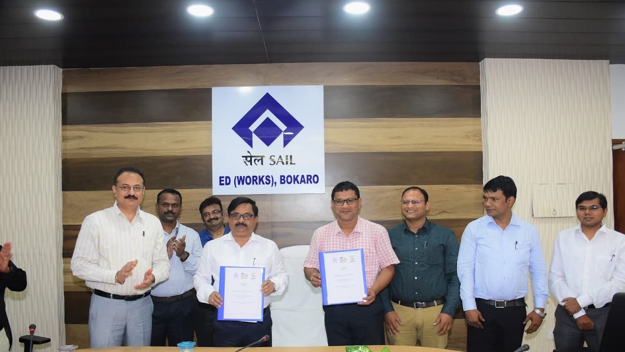 Jharkhand News:स्टील मेकिंग व डिजिटल ट्रांसफॉर्मेशन में रिसर्च को लेकर BSL व IIT ISM धनबाद के बीच हुआ MoU Jharkhand News:स्टील मेकिंग व डिजिटल ट्रांसफॉर्मेशन में रिसर्च को लेकर BSL व IIT ISM धनबाद के बीच हुआ MoU