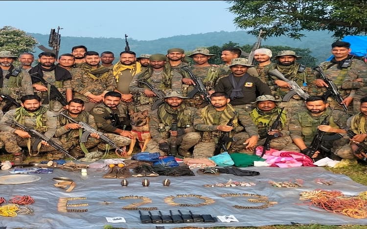 Jharkhand Naxal News: गढ़वा के बूढ़ा पहाड़ पर नक्सलियों के खिलाफ सर्च ऑपरेशन, IED बम व हैंड ग्रेनेड बरामद