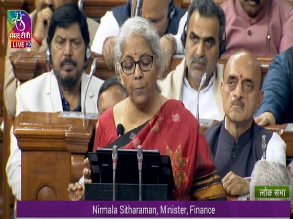 Budget Highlights: बजट में मिडिल क्लास पर फोकस, 7 लाख तक आय पर टैक्स नहीं, एक क्लिक में पढ़ें सभी बड़े ऐलान Budget Highlights: बजट में मिडिल क्लास पर फोकस, 7 लाख तक आय पर टैक्स नहीं, एक क्लिक में पढ़ें सभी बड़े ऐलान