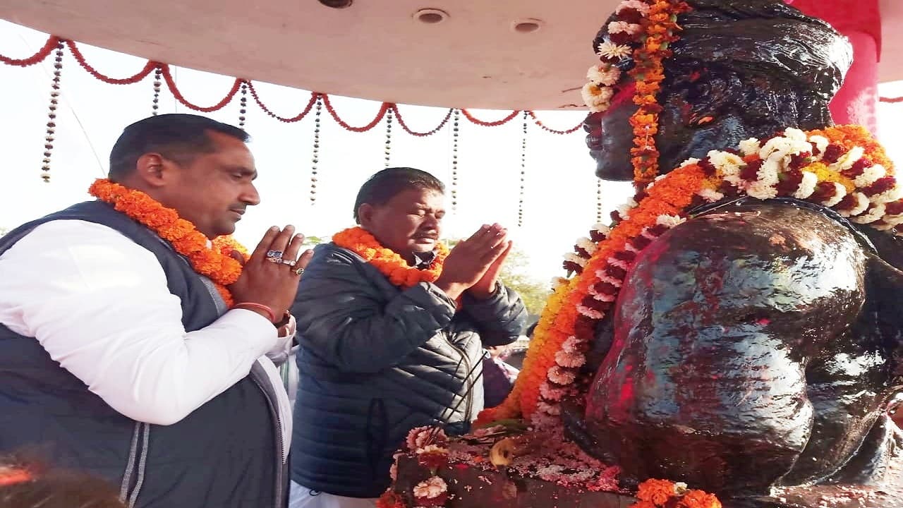 लरका विद्रोह के महानायक वीर बुधु भगत को झारखंड के स्वास्थ्य मंत्री बन्ना गुप्ता ने ऐसे दी श्रद्धांजलि