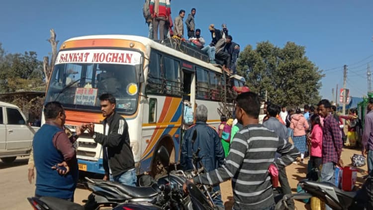 Jharkhand news: कोविड गाइडलाइन का गुमला में नहीं हो रहा पालन, जिले के 80% लोग मास्क पहनना भूल गये