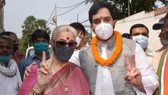 Bihar Election 2020: शत्रुघ्न सिन्हा के बेटे लव सिन्हा ने बांकीपुर सीट से किया नामांकन, बोले- बाहरी नहीं, बिहारी हूं