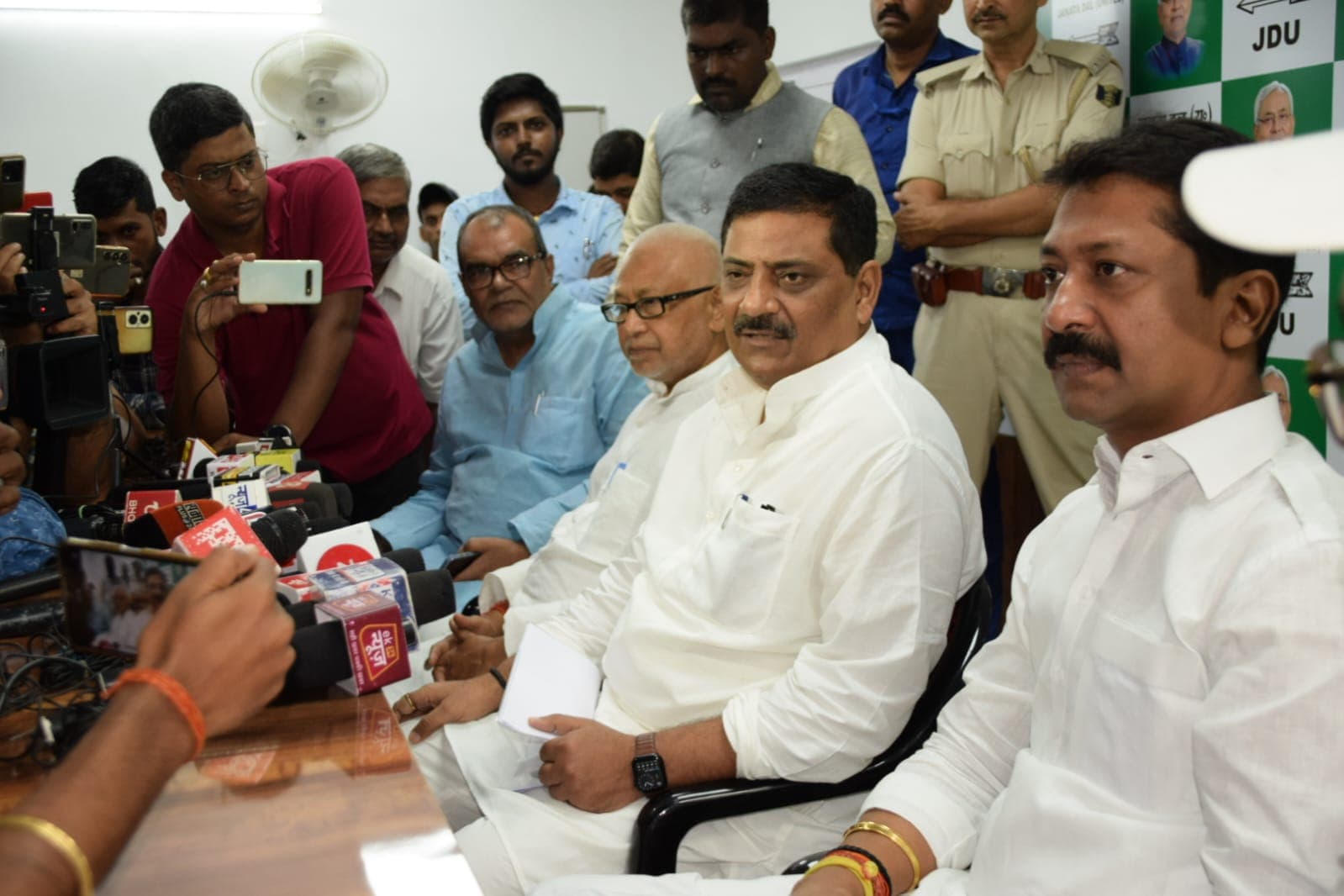 संजय झा ने दरभंगा एम्स को लेकर भाजपा पर लगाया भ्रम फैलाने का आरोप, बोले- केंद्र तैयार, तो लेकर आयें पत्र