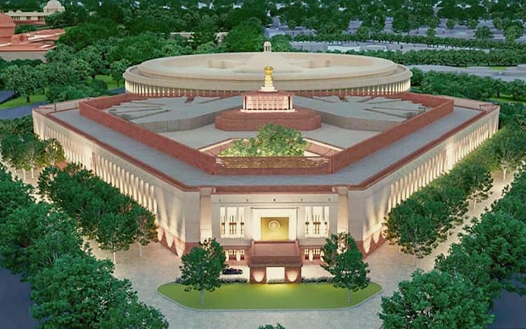 New Parliament House Building: कब तक बनकर तैयारी होगी संसद भवन की नयी बिल्डिंग, जानें इसकी खूबियां