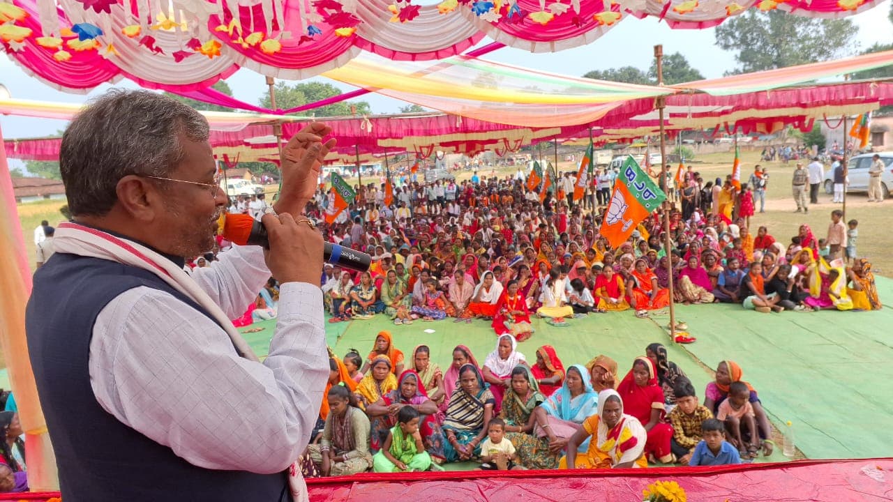 छत्तीसगढ़ में बीजेपी के लिए प्रचार कर रहे बाबूलाल मरांडी, कुनकुरी में बोले- सरकार नहीं, भविष्य बनाना है