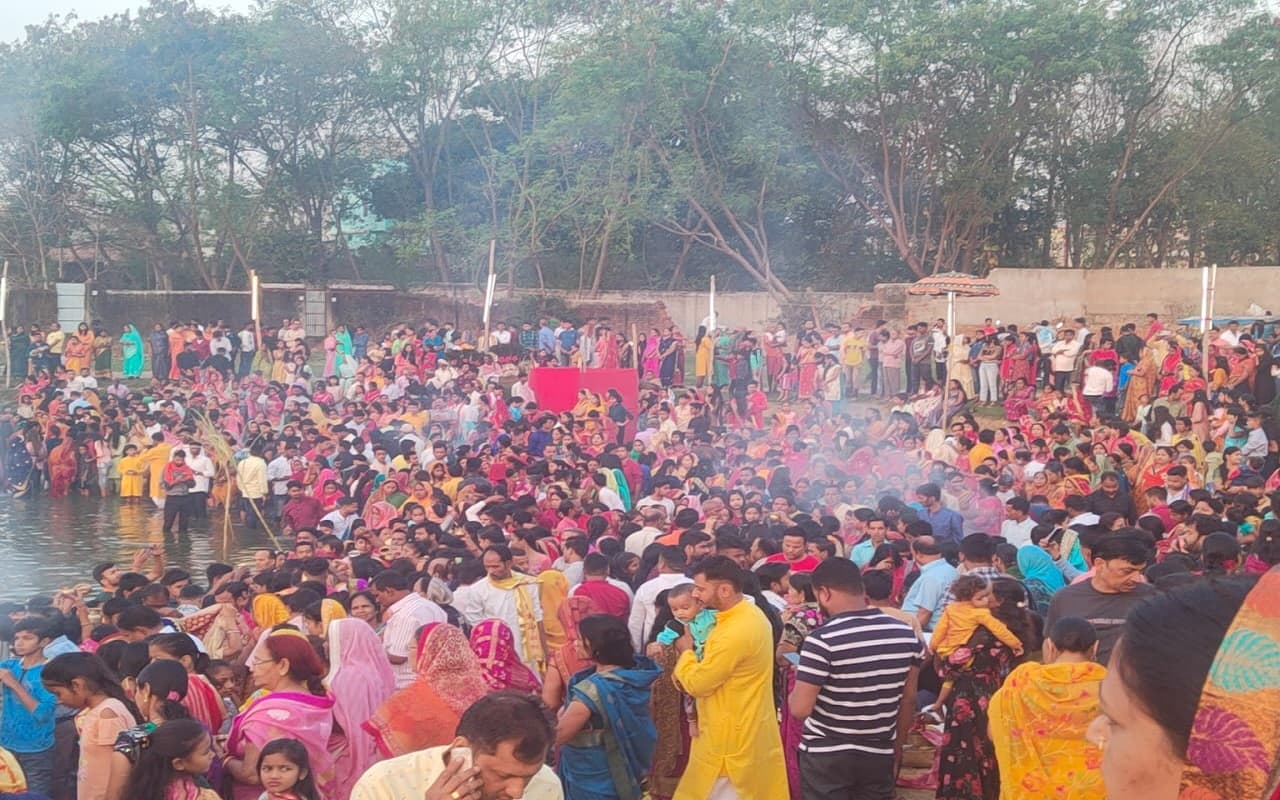 Chaiti Chhath Puja 2023: उदीयमान सूर्य को अर्घ्य के साथ लोक आस्था का महापर्व चैती छठ संपन्न, ऐसी थी छठ की छटा Chaiti Chhath Puja 2023: उदीयमान सूर्य को अर्घ्य के साथ लोक आस्था का महापर्व चैती छठ संपन्न, ऐसी थी छठ की छटा