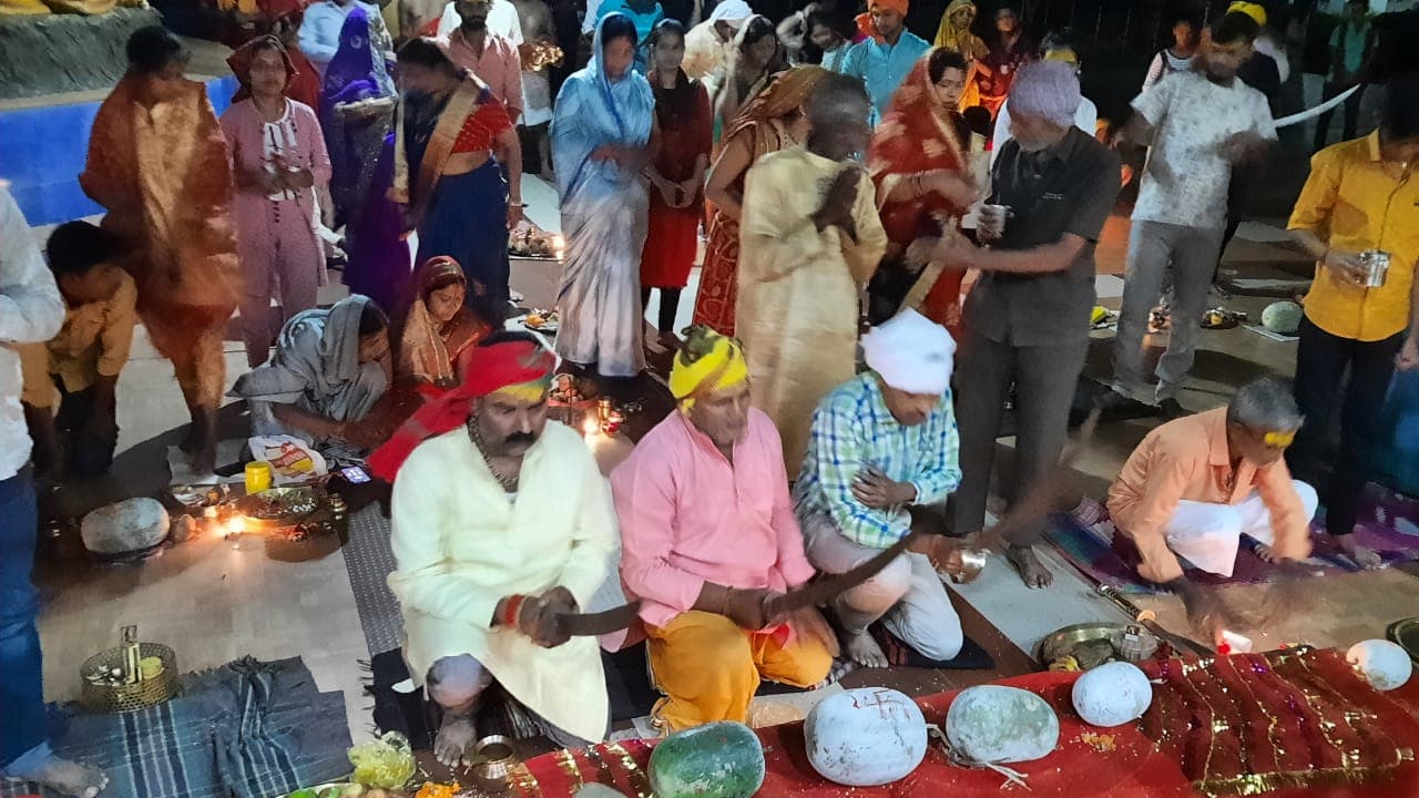 वासंतिक नवरात्र: मां भद्रकाली मंदिर में दी गयी कुष्मांडा संधि बलि, आज मां सिद्धिदात्री की हुई पूजा वासंतिक नवरात्र: मां भद्रकाली मंदिर में दी गयी कुष्मांडा संधि बलि, आज मां सिद्धिदात्री की हुई पूजा