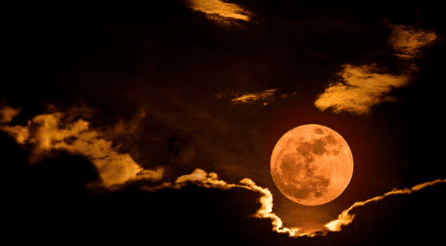 चंद्र ग्रहण शुरू, यहां से देख सकते हैं लाइव चंद्र ग्रहण, करीब 6 घंटे लंबा चलेगा यह ग्रहण