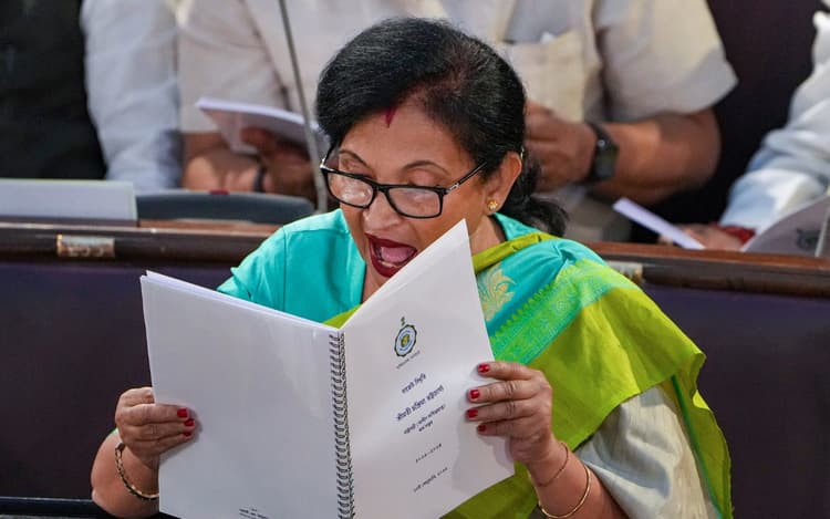West Bengal Budget: वित्त मंत्री चंद्रिमा भट्टाचार्य ने पेश किया 3.39 लाख करोड़ रुपये का बजट