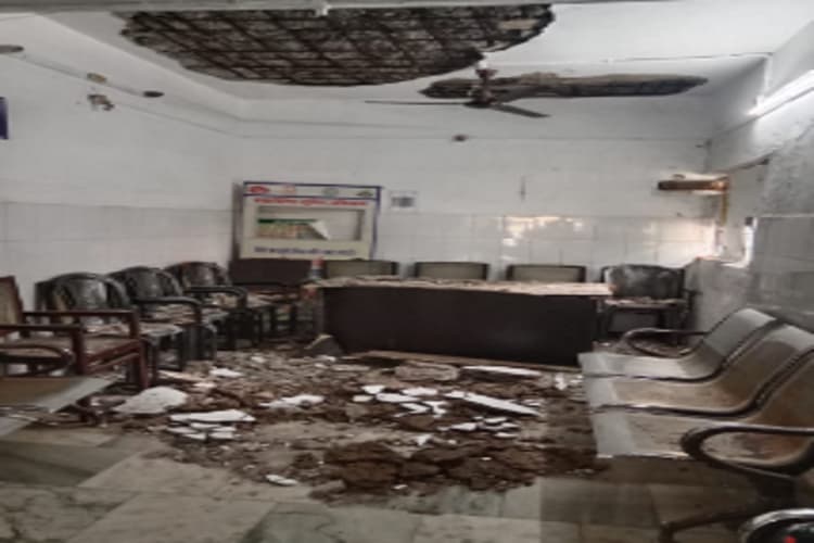 लोहरदगा के कुड़ू में बड़ा हादसा टला, जर्जर अवस्था में है सामुदायिक स्वास्थ्य केंद्र का भवन